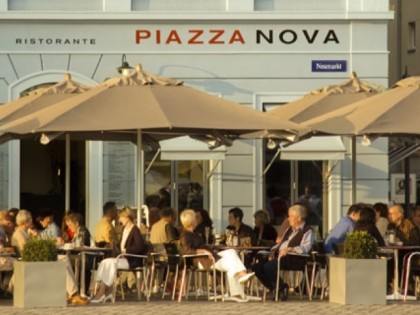 照片: Piazza Nova